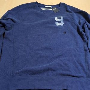 Selling a men's size medium sweatshirt.